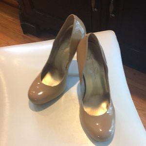 Nude Pumps. Jessica Simpson
